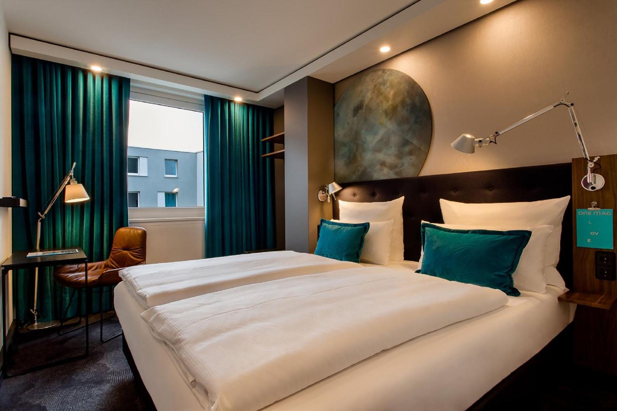 Motel One Nuernberg-Plaerrer Экстерьер фото